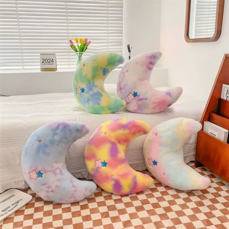 Rozkošný polštář ve tvaru měsíce