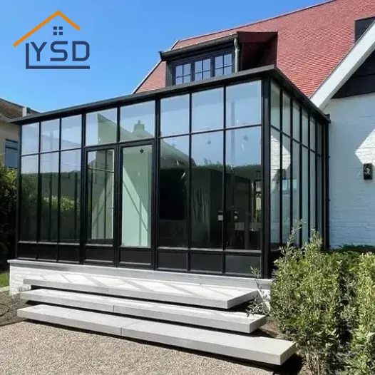 Podívejte se na vnější stranu skleněného domu